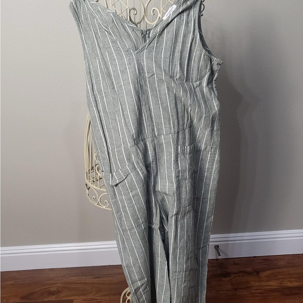 Beachlunchlounge Gray and White Maxi Dress Overalls